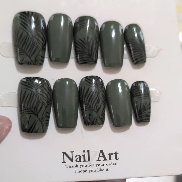 Pink Floral Press-On Nails - Picture 2 of 4